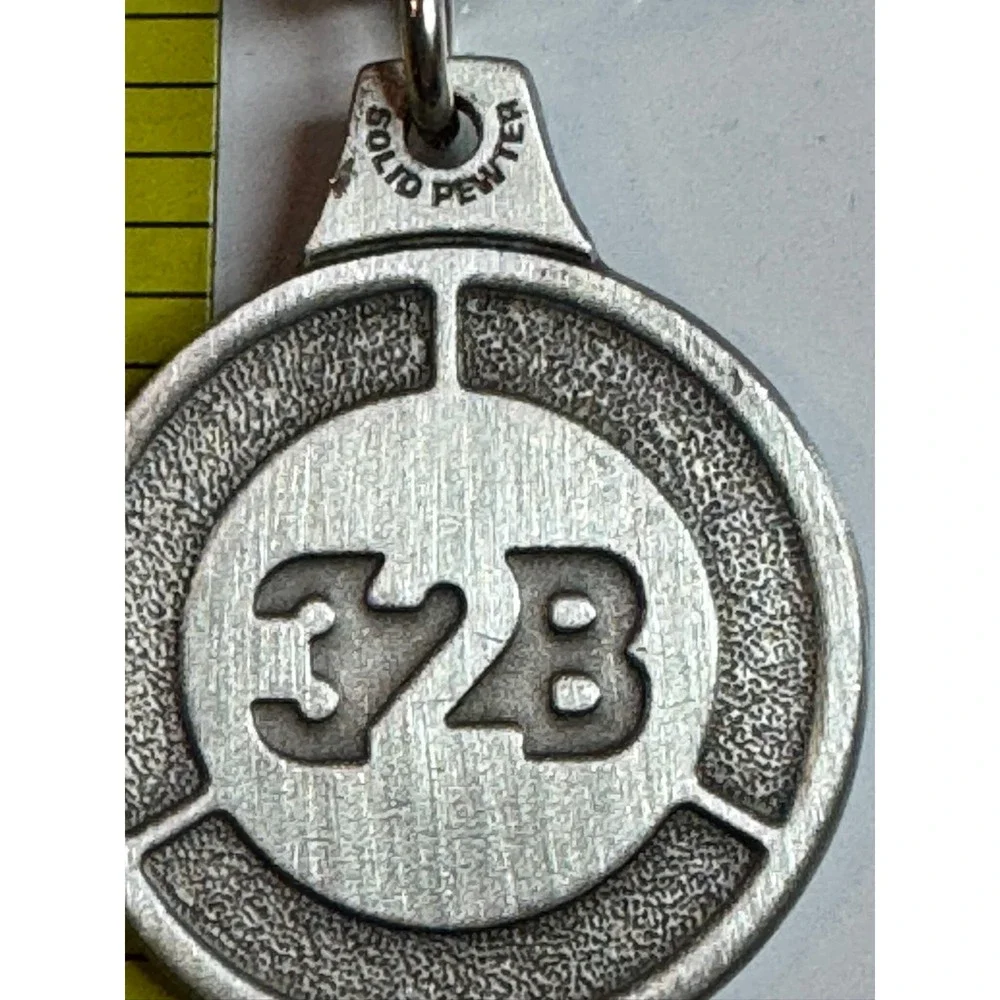 Vintage Solid Pewter‎ 32B Medallion Keychain Silver Tone Textured Round Key Ring